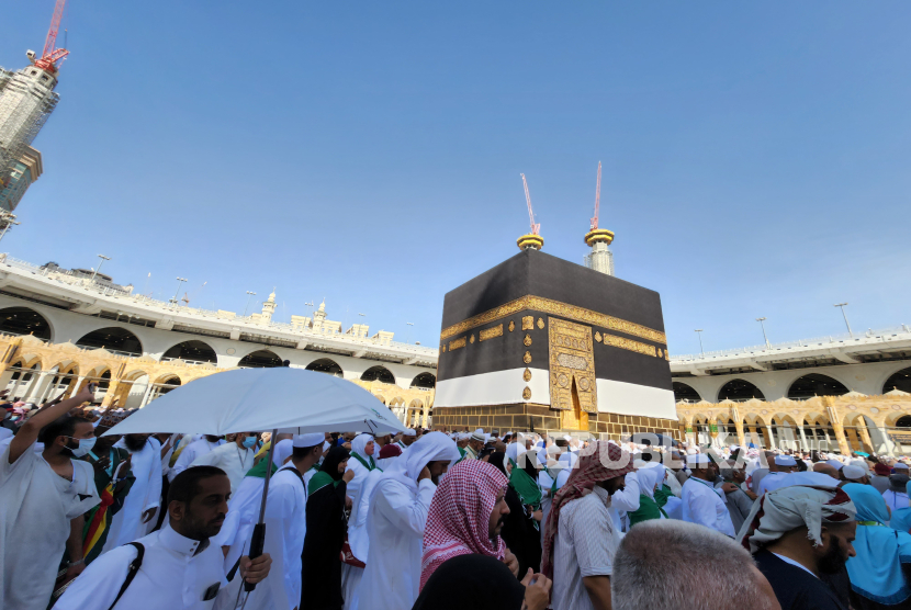Mengumpulkan Biaya Haji yang Semakin Tinggi: Tips dan Trik