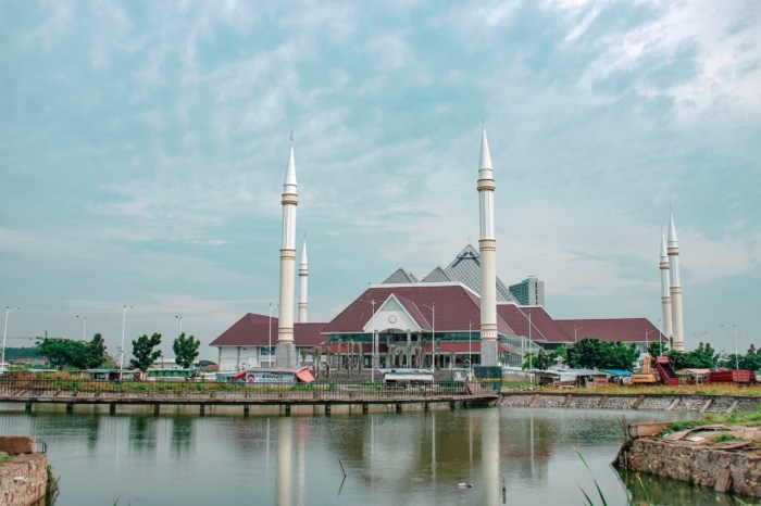 Masjid raya hasyim ari asy kh menelusuri dki kami kediaman berbuka sih perjalanan sekalian dekat
