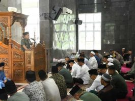 Bukit masjid ukhuwah baruga latif subuh hadirkan ceramah udl ragam hadir kayu kembali agung jamaah