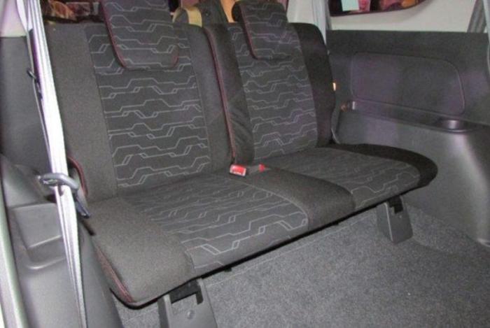 Toyota rush berapa baris