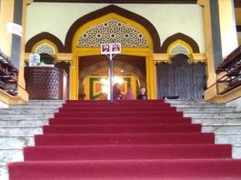 Istana maimun adalah peninggalan kerajaan bercorak