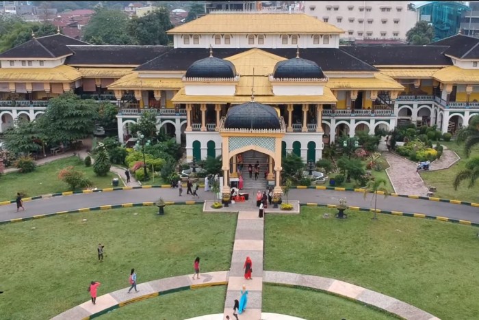 Sejarah istana maimun pdf
