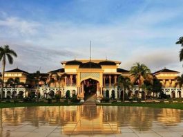 Istana maimun kesultanan deli medan sumatera utara pariwisata merupakan terletak brigadir katamso kelurahan jenderal kecamatan sukaraja