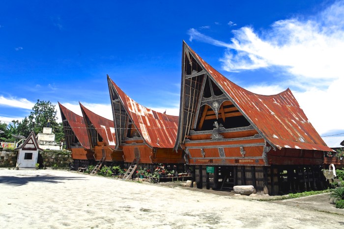 Arsitektur rumah adat Batak di sekitar Danau Toba