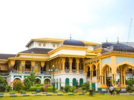 Istana maimun merupakan peninggalan kerajaan