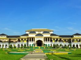 Istana maimun medan deli kesultanan megah
