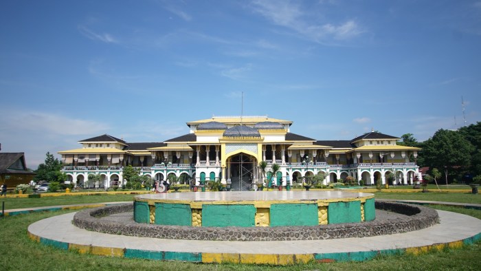 Istana maimun medan buka jam berapa