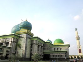 Masjid riau agung pekanbaru melayu lapangan termegah luas arsitekturnya khas mempunyai