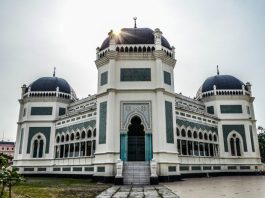 Medan raya masjid arsitektur menyatu momtraveler