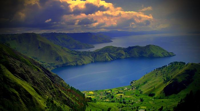 Keindahan alam Danau Toba