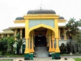 Istana maimun sejarah bahasa beserta artinya inggris