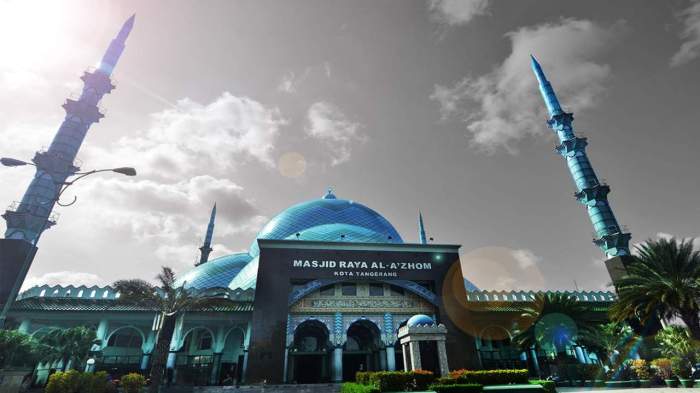 Masjid raya al azhom didirikan pada tahun