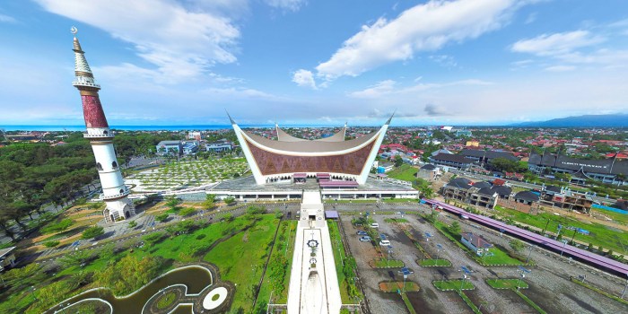 Foto masjid raya sumbar