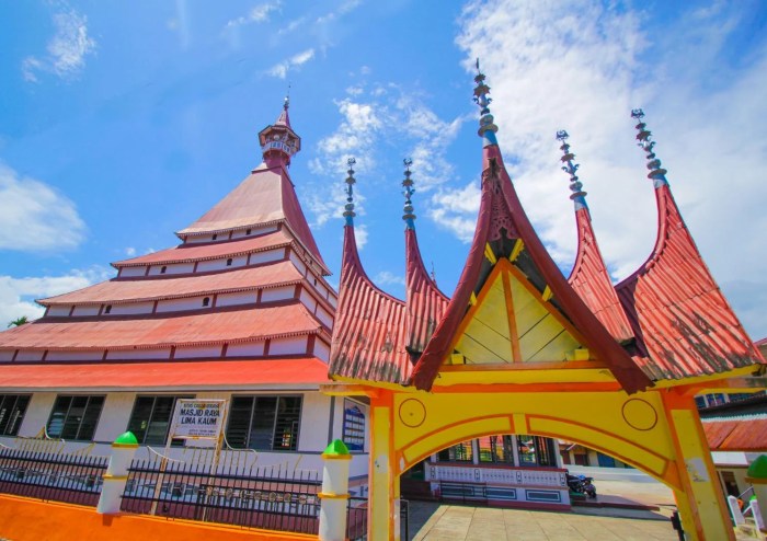 Masjid raya baiturrahman aceh lima penambahan dua kubah dilakukan menara 1992 melintas kebanggaan sejarah bersejarah bangunan rakyat mimbar