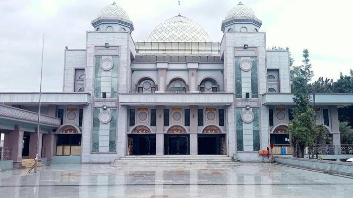 Aceh masjid pengunjung luar