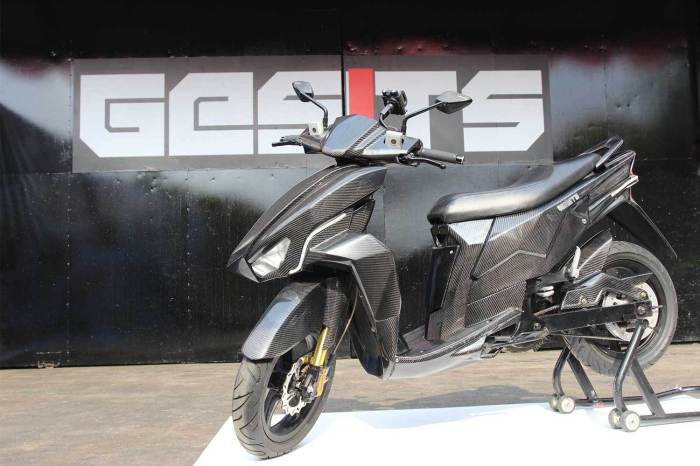 Motor listrik warna hitam