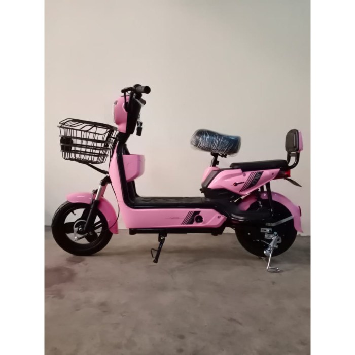 Motor listrik warna pink