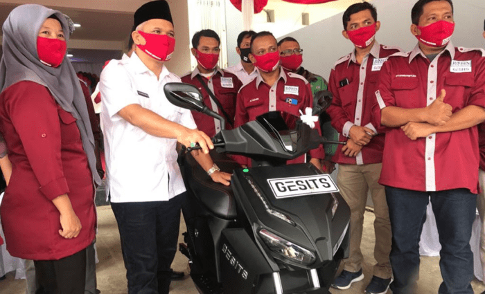 Gesits listrik layak lokal dibeli nyobain skutik lah menyaingi gue menurut dulu keren tampilannya kekinian tajam