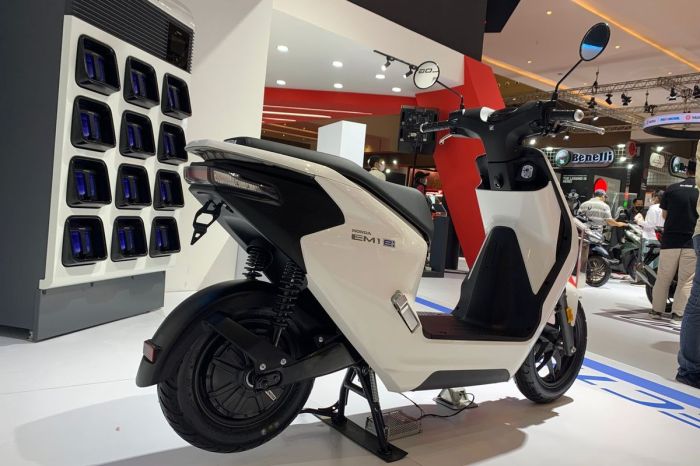 Motor honda listrik em1