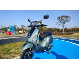 Motor listrik warna ungu