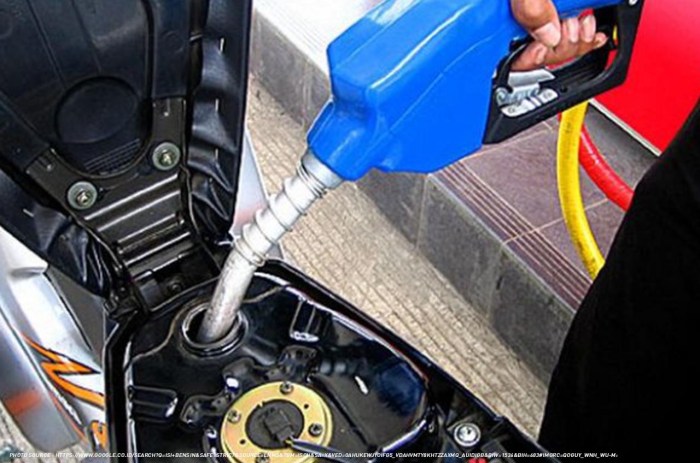 Motor honda isi bensin di depan