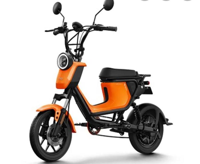 Motor listrik warna merah
