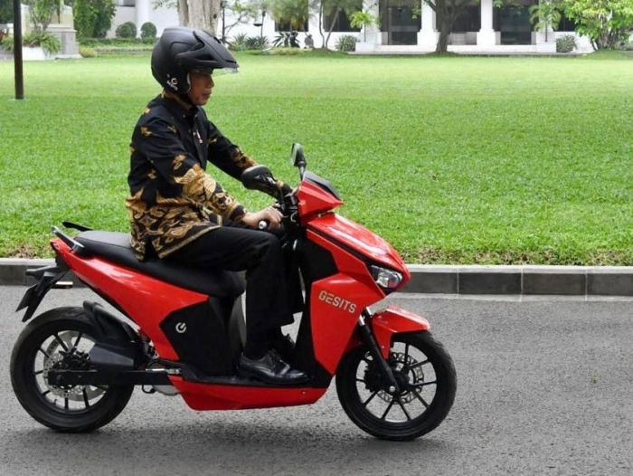 Motor listrik lucu