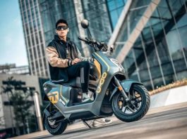 Scooter listrik skuter ugo kms debuts jutaan luncurkan features front
