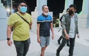 DAW Tersangka Tindak Pidana Korupsi diamankan Tim SIRI Kejagung. (foto: Exclusive)